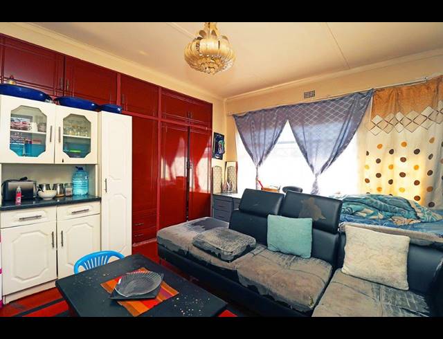 5 BEDROOM HOUSE FOR SALE IN KEW